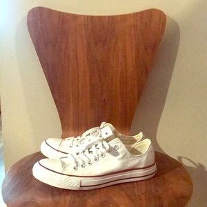 White Low Top Converse All Star Classic